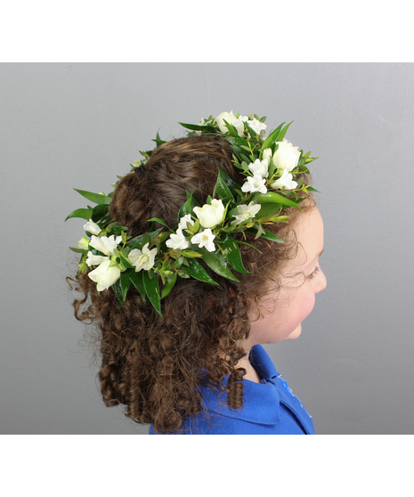 Introducing our exquisite mixed flower crown, a versatile accessory perfect for prom, first communion, or weddings!