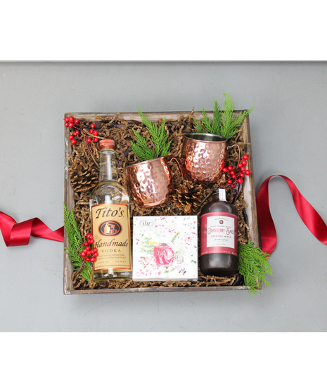 A perfect holiday treat for cocktail lovers, this festive Cranberry Spice Mule Gift Crate is filled with all the essentials for crafting a deliciously spiced drink.