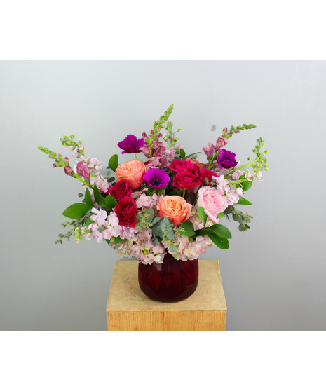 Heart Flutters is a vibrant and romantic floral arrangement that is sure to captivate the heart.