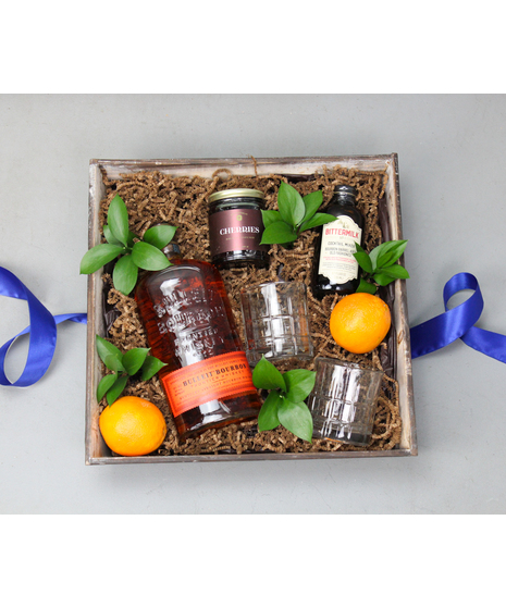 A timeless classic reimagined, the Old Fashioned gift crate is the perfect treat for any bourbon lover.